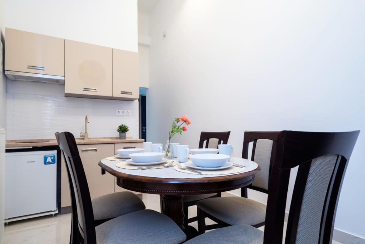 Apartment In Front Of The Synagogue *